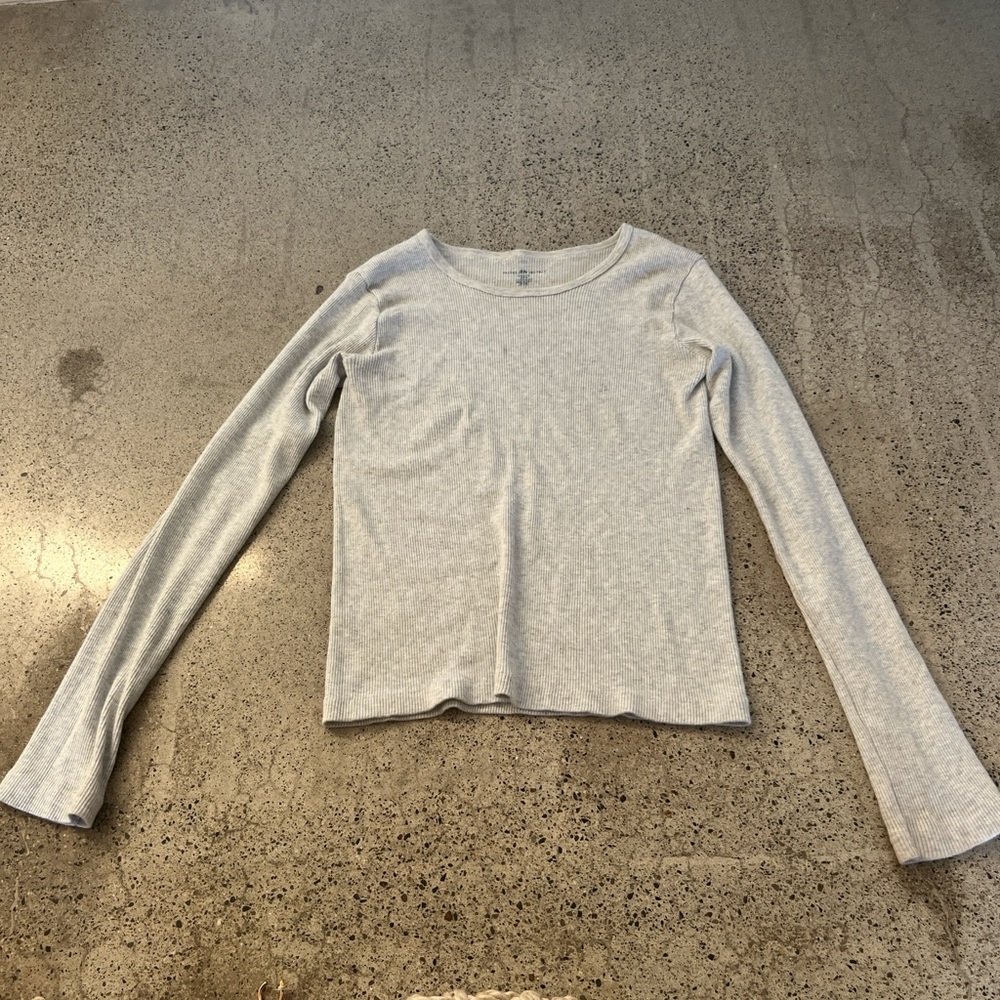 Brandy Melville Light Gray Long Sleeve Top